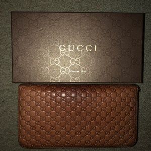Authentic Gucci leather Continental wallet